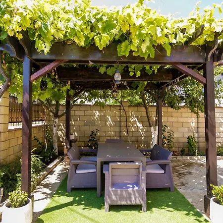 Casa Andrei & Alex ゲストハウス ドウア・マ